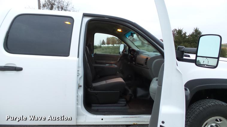 image for item DE4973 2008 GMC Sierra 2500HD Crew Cab pickup truck