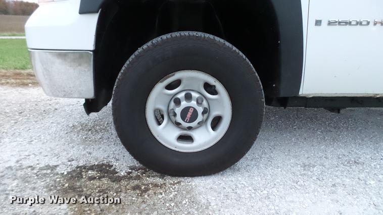 image for item DE4973 2008 GMC Sierra 2500HD Crew Cab pickup truck