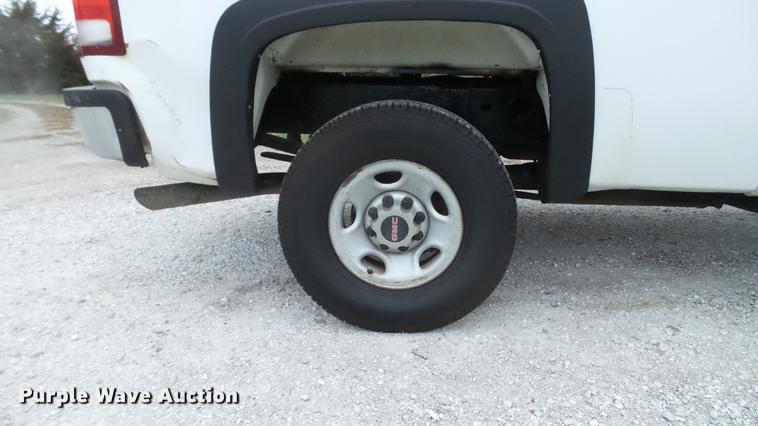 image for item DE4973 2008 GMC Sierra 2500HD Crew Cab pickup truck