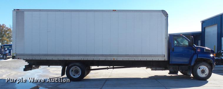 image for item DE4992 2003 GMC C6500 box truck