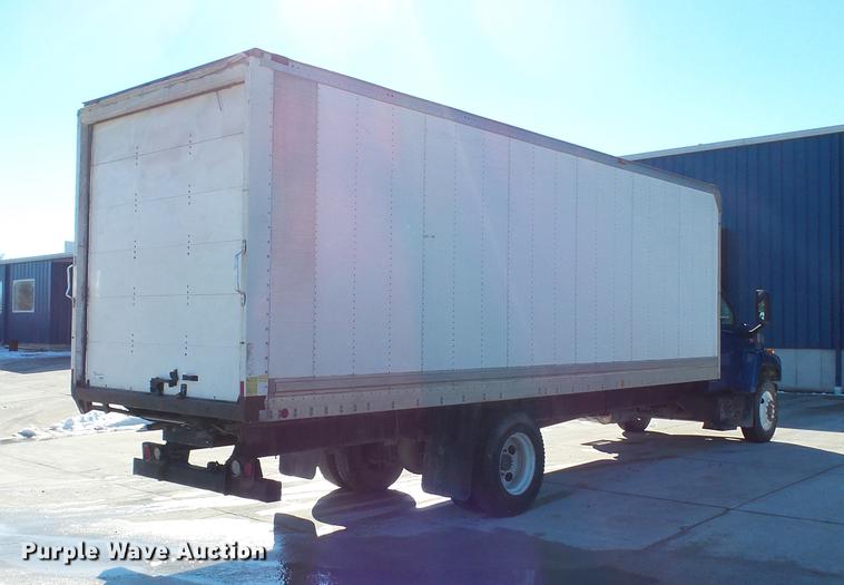 image for item DE4992 2003 GMC C6500 box truck