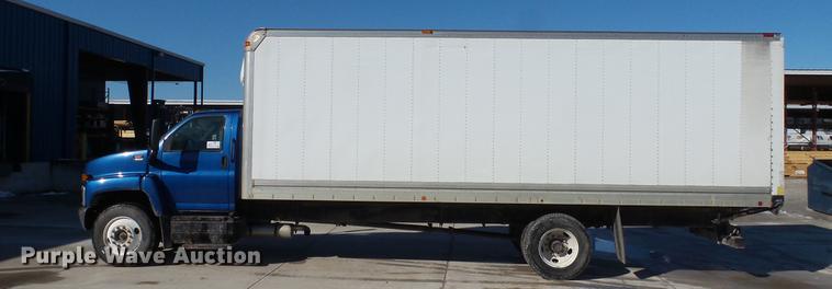 image for item DE4992 2003 GMC C6500 box truck