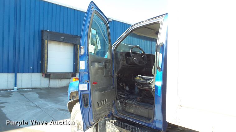 image for item DE4992 2003 GMC C6500 box truck