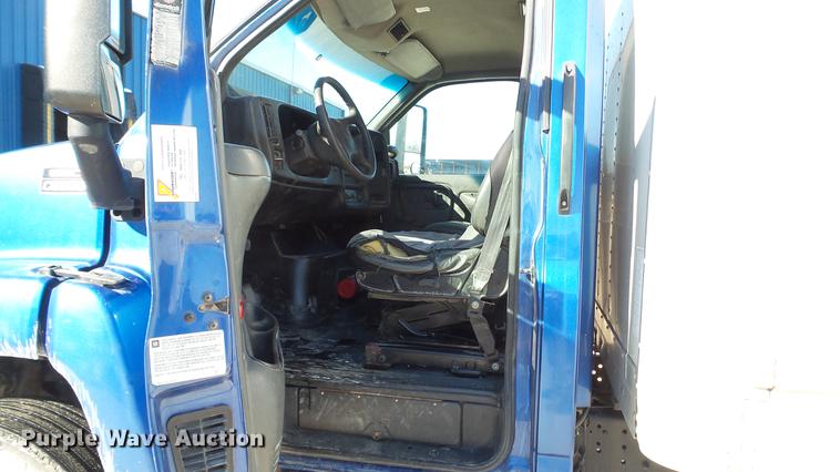 image for item DE4992 2003 GMC C6500 box truck