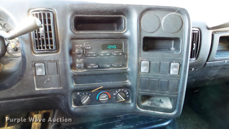 image for item DE4992 2003 GMC C6500 box truck