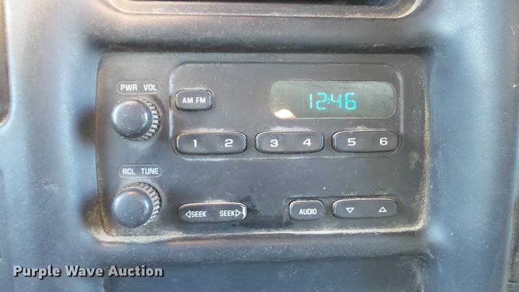 image for item DE4992 2003 GMC C6500 box truck