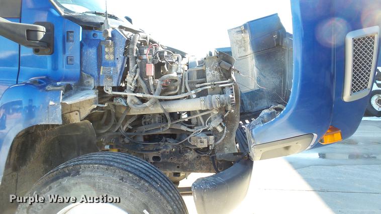 image for item DE4992 2003 GMC C6500 box truck