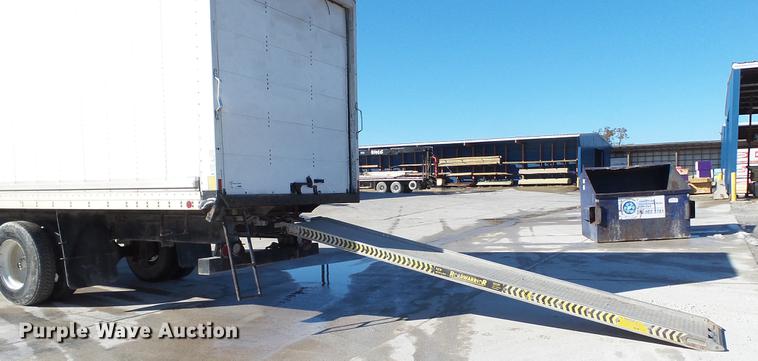 image for item DE4992 2003 GMC C6500 box truck