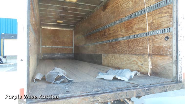 image for item DE4992 2003 GMC C6500 box truck