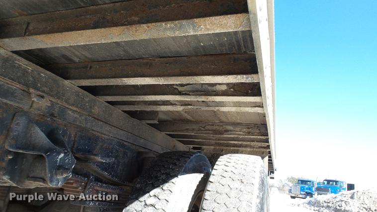 image for item DE4992 2003 GMC C6500 box truck