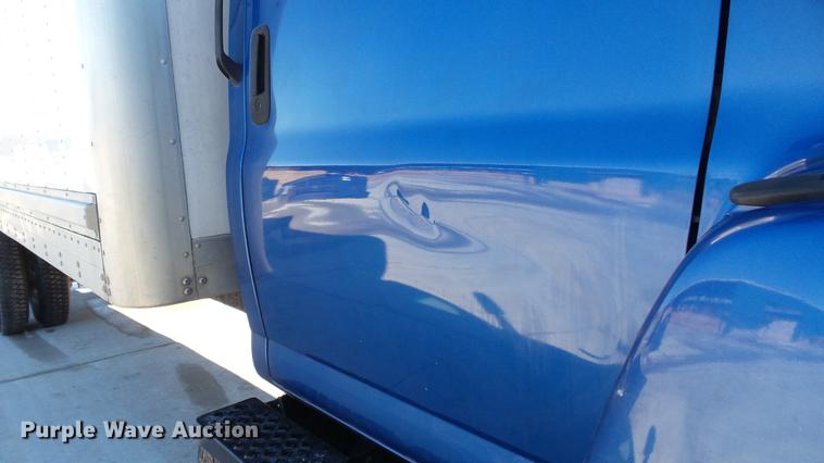 image for item DE4992 2003 GMC C6500 box truck