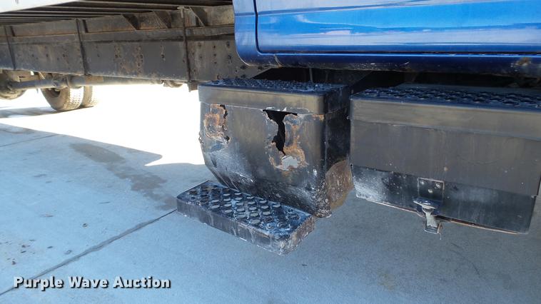 image for item DE4992 2003 GMC C6500 box truck