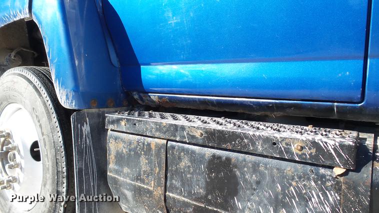 image for item DE4992 2003 GMC C6500 box truck