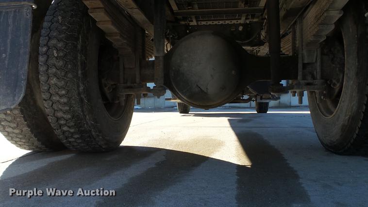 image for item DE4992 2003 GMC C6500 box truck