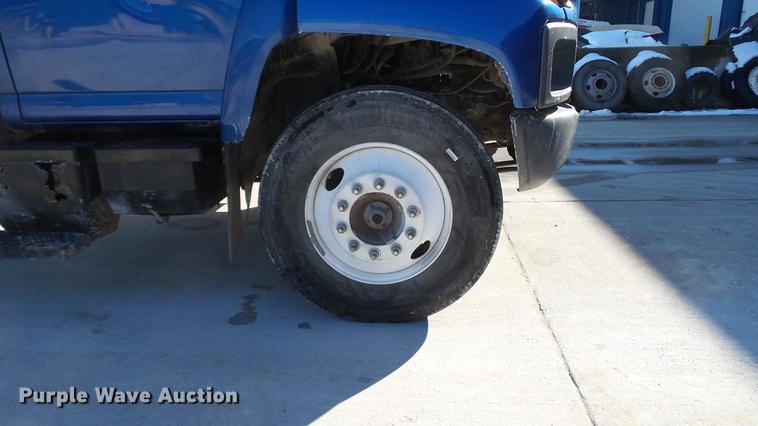 image for item DE4992 2003 GMC C6500 box truck