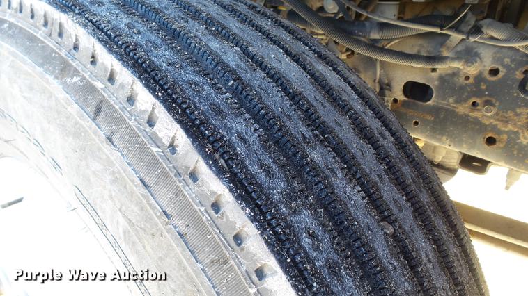 image for item DE4992 2003 GMC C6500 box truck