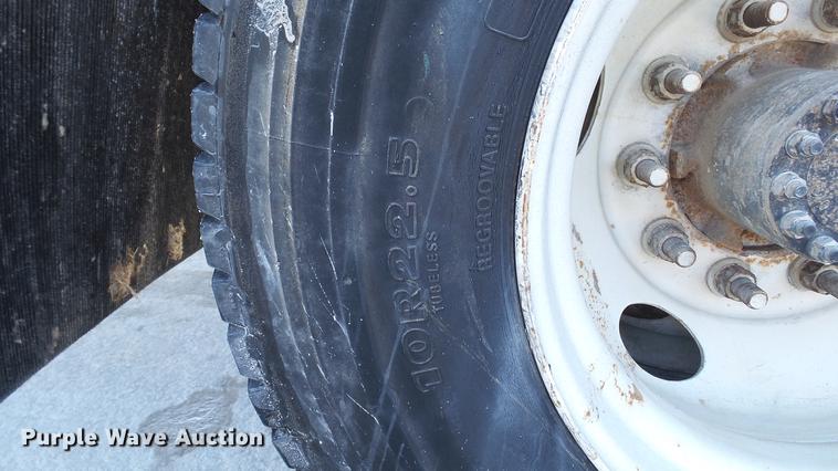 image for item DE4992 2003 GMC C6500 box truck