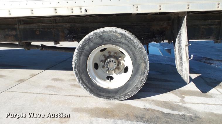 image for item DE4992 2003 GMC C6500 box truck