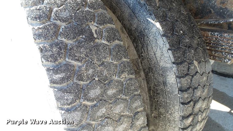 image for item DE4992 2003 GMC C6500 box truck