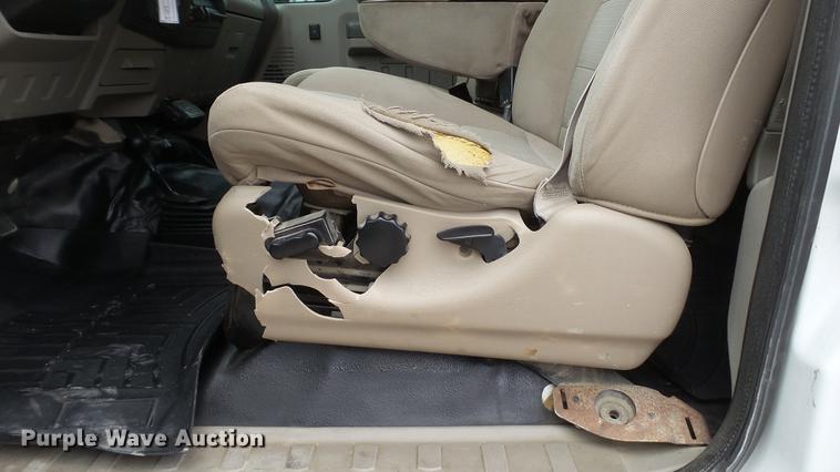 image for item DE4999 2008 Ford F450 Super Duty XL Crew Cab flatbed truck