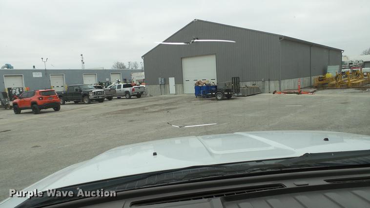 image for item DE4999 2008 Ford F450 Super Duty XL Crew Cab flatbed truck