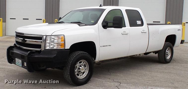 image for item DE5002 2009 Chevrolet Silverado 3500HD LT Crew Cab pickup truck