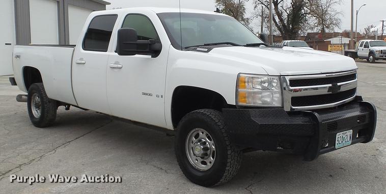 image for item DE5002 2009 Chevrolet Silverado 3500HD LT Crew Cab pickup truck