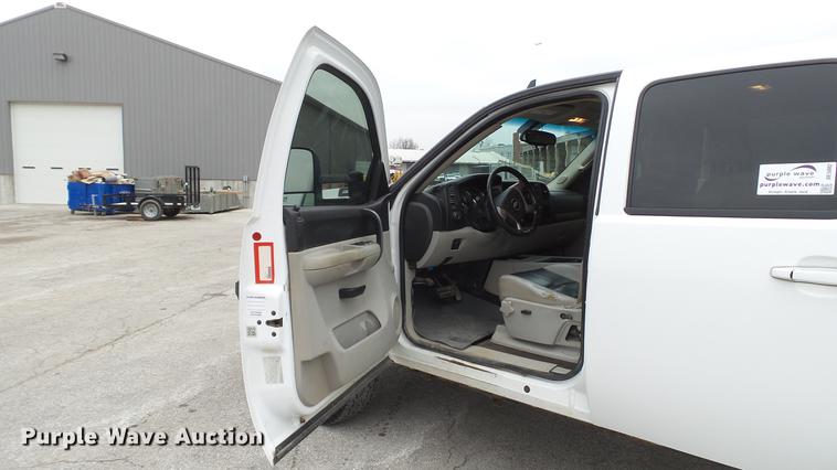 image for item DE5002 2009 Chevrolet Silverado 3500HD LT Crew Cab pickup truck