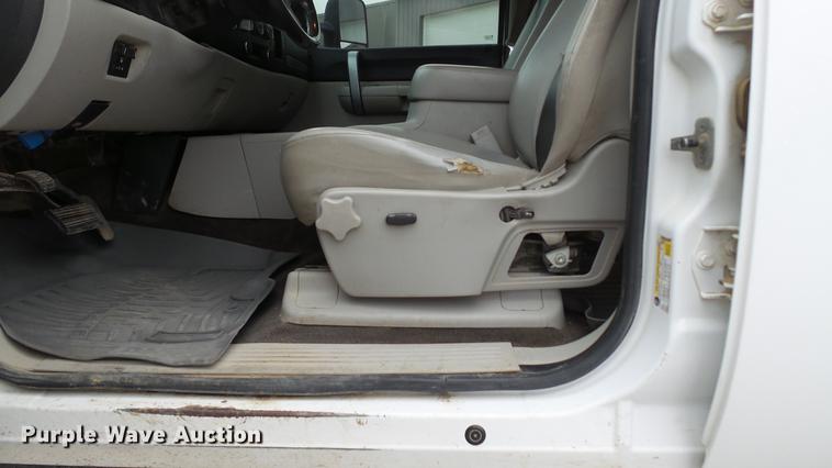 image for item DE5002 2009 Chevrolet Silverado 3500HD LT Crew Cab pickup truck