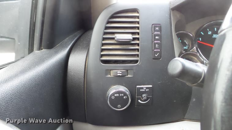 image for item DE5002 2009 Chevrolet Silverado 3500HD LT Crew Cab pickup truck