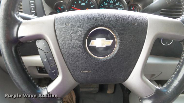 image for item DE5002 2009 Chevrolet Silverado 3500HD LT Crew Cab pickup truck