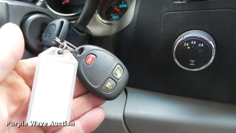 image for item DE5002 2009 Chevrolet Silverado 3500HD LT Crew Cab pickup truck