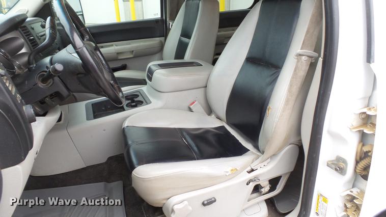 image for item DE5002 2009 Chevrolet Silverado 3500HD LT Crew Cab pickup truck