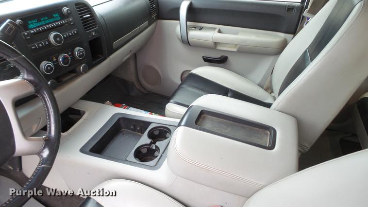 image for item DE5002 2009 Chevrolet Silverado 3500HD LT Crew Cab pickup truck