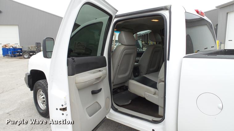 image for item DE5002 2009 Chevrolet Silverado 3500HD LT Crew Cab pickup truck