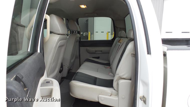 image for item DE5002 2009 Chevrolet Silverado 3500HD LT Crew Cab pickup truck