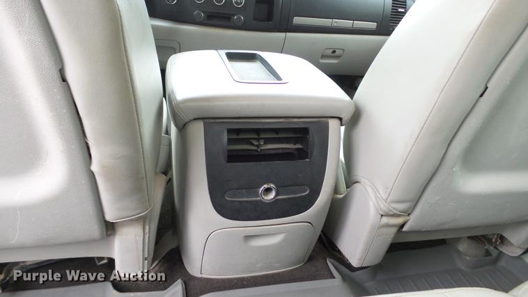 image for item DE5002 2009 Chevrolet Silverado 3500HD LT Crew Cab pickup truck