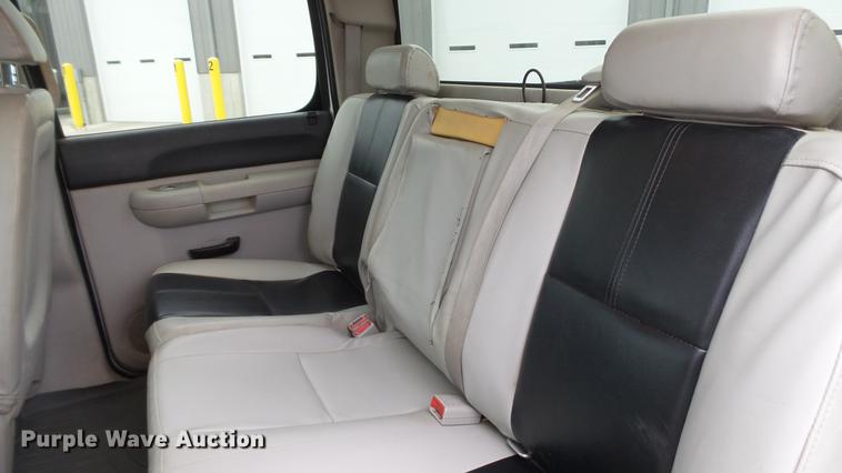 image for item DE5002 2009 Chevrolet Silverado 3500HD LT Crew Cab pickup truck