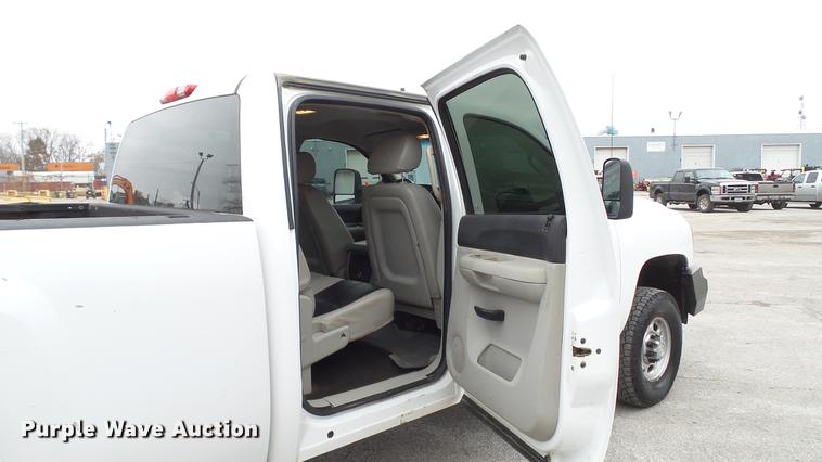 image for item DE5002 2009 Chevrolet Silverado 3500HD LT Crew Cab pickup truck