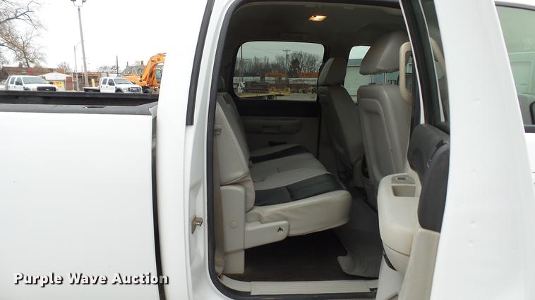 image for item DE5002 2009 Chevrolet Silverado 3500HD LT Crew Cab pickup truck