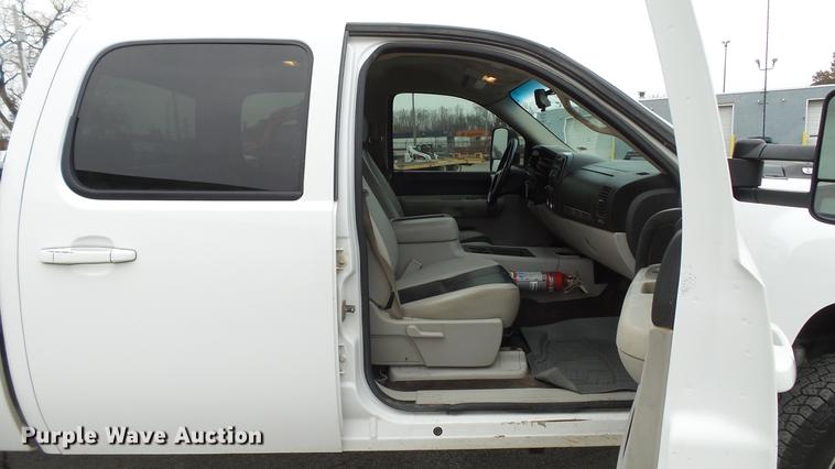 image for item DE5002 2009 Chevrolet Silverado 3500HD LT Crew Cab pickup truck