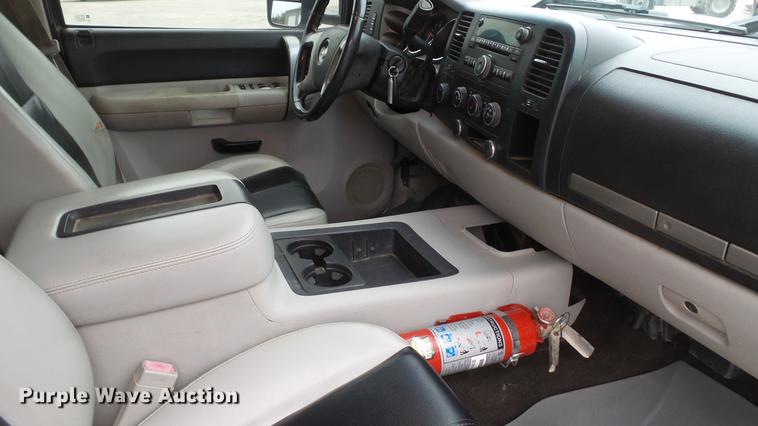 image for item DE5002 2009 Chevrolet Silverado 3500HD LT Crew Cab pickup truck