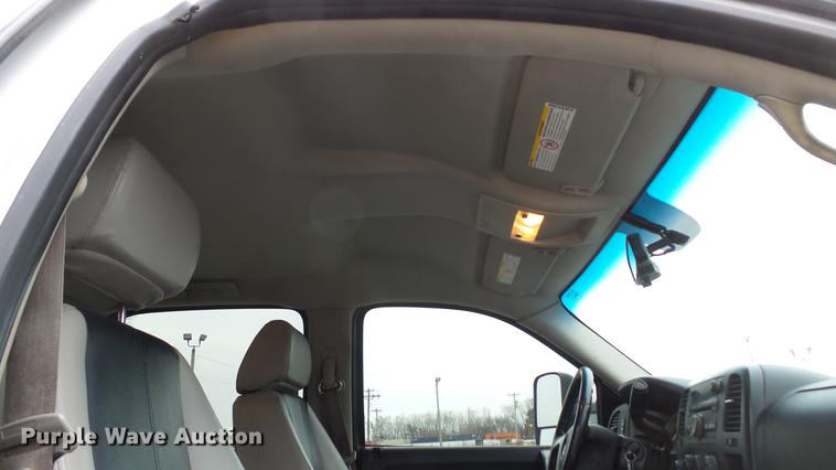 image for item DE5002 2009 Chevrolet Silverado 3500HD LT Crew Cab pickup truck