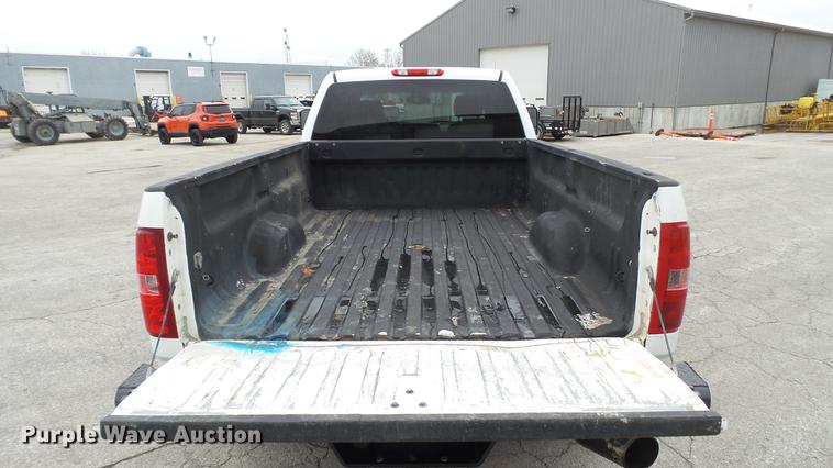 image for item DE5002 2009 Chevrolet Silverado 3500HD LT Crew Cab pickup truck