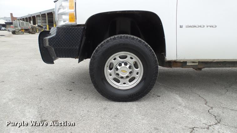 image for item DE5002 2009 Chevrolet Silverado 3500HD LT Crew Cab pickup truck