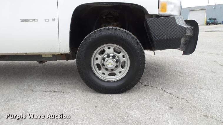 image for item DE5002 2009 Chevrolet Silverado 3500HD LT Crew Cab pickup truck