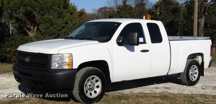 image for item DE5013 2010 Chevrolet Silverado 1500 Ext. Cab pickup truck