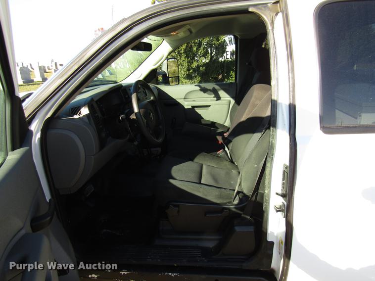 image for item DE5013 2010 Chevrolet Silverado 1500 Ext. Cab pickup truck