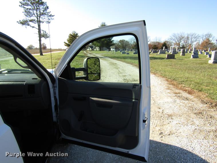 image for item DE5013 2010 Chevrolet Silverado 1500 Ext. Cab pickup truck