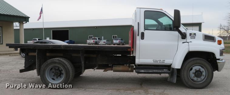 image for item DE5032 2007 Chevrolet C5500 dump flatbed truck